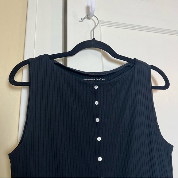 Abercrombie & Fitch Ribbed Button Up Sleeveless Top - Picture 4 of 6